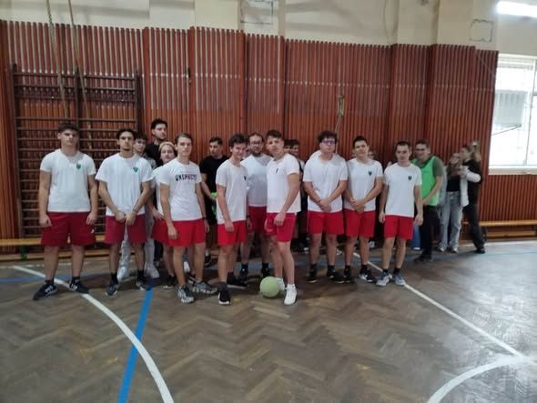 Iskolánk tanulói teremfocival ünnepelték a Magyar Diáksport Napját!⚽️