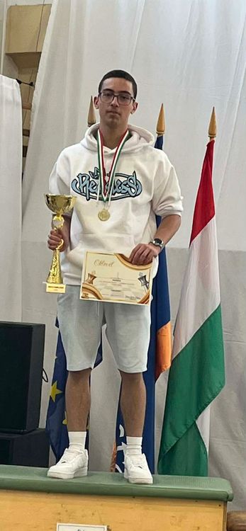 🥇Bereczki Bence - 11.C osztályos tanulónk - az Országos Sakk Versenyen I. helyezést ért el