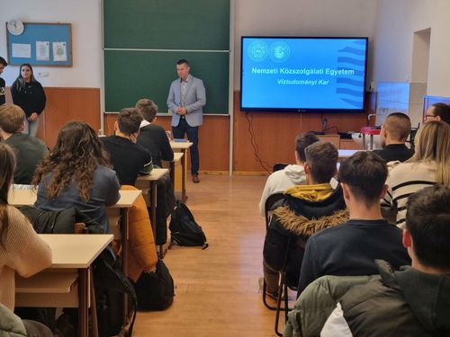 A Nemzeti Közszolgálati Egyetem - Víztudományi Kar, NKE VTK dékánja látogatott el hozzánk pályaorientációs céllal.
