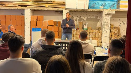 Iskolánkba látogatott a Mapei Kft. képviselője